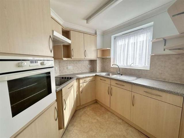 Flat for sale in Cliftonville West, Acol