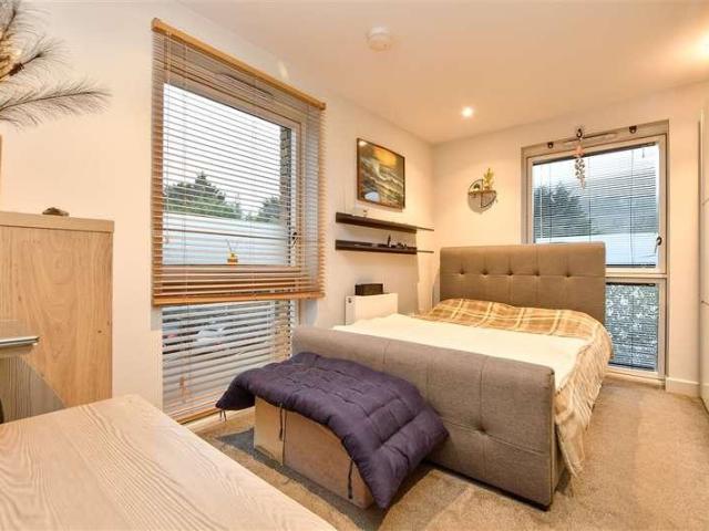 Flat for sale in London Borough of Croydon, Whyteleafe