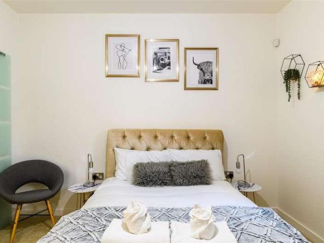 Flat for sale in Georgia, Greater Manchester