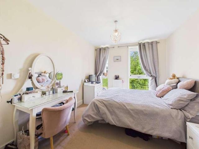 Flat for sale in Locking Parklands, Locking