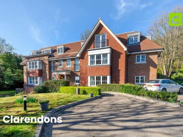 Flat for sale in Red Hill, Surrey
