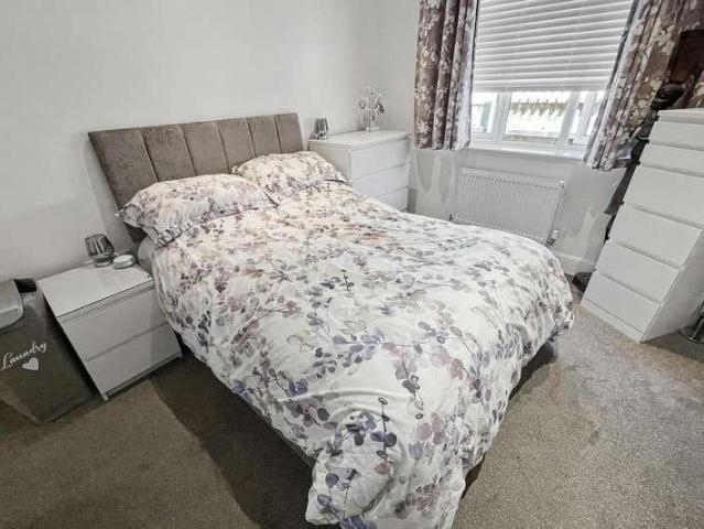 Flat for sale in Queens Park, Bournemouth