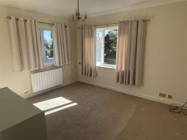 Flat for sale in Fossebridge, Gloucestershire