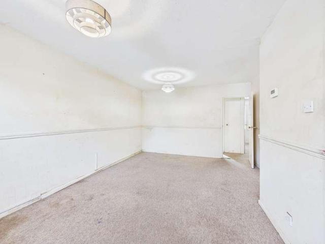 Flat for sale in Tadley Hill, Basingstoke and Deane
