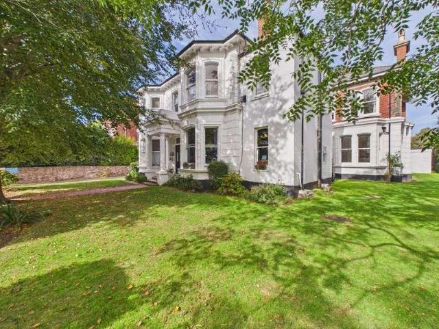 Flat for sale in West Worthing, Worthing