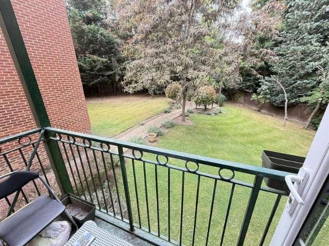 Flat for sale in Uxbridge, Denham