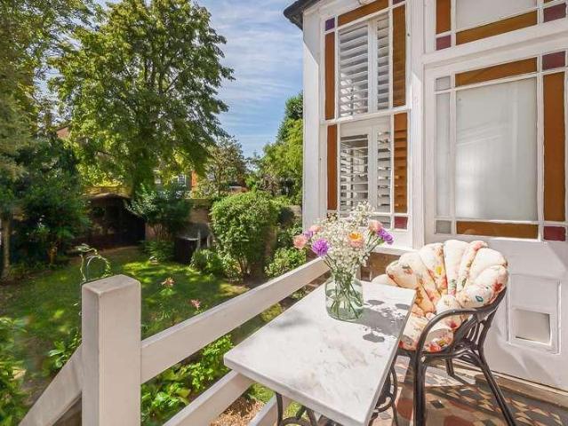 Flat for sale in Petersham, Greater London