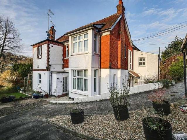 Flat for sale in Caterham, Caterham Valley