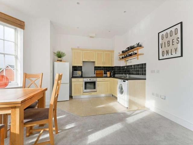 Flat for sale in Hampshire