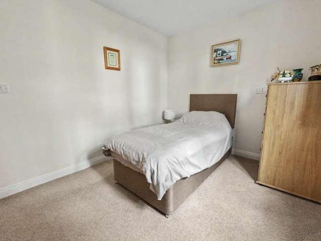 Flat for sale in Tricketts Cross, Ferndown