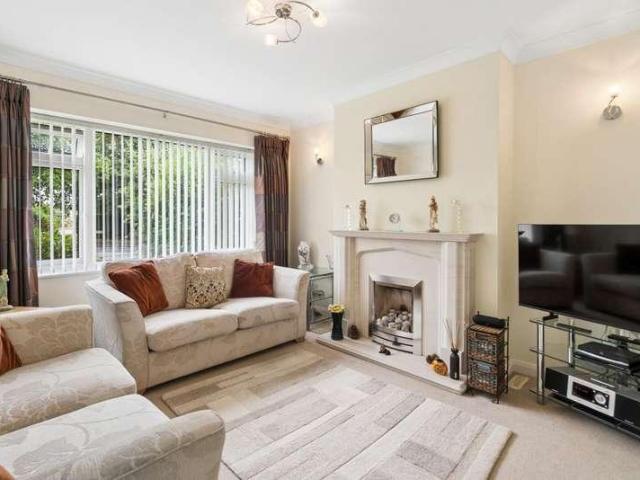 Flat for sale in Iver, Iver Heath