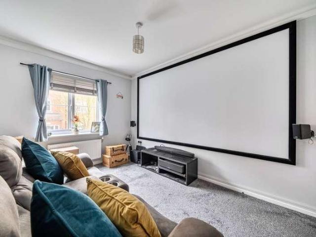 Flat for sale in Elmstead, Greater London