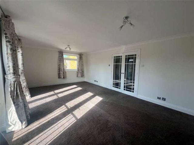 Flat for sale in Knowle Green, Spelthorne