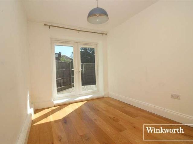 Flat for sale in Elstree and Borehamwood, Borehamwood