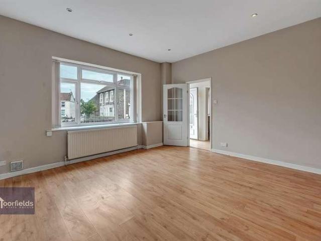 Flat for sale in Kingswood, South Gloucestershire