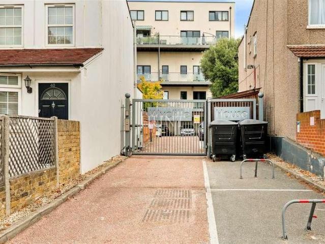 Flat for sale in Greater London