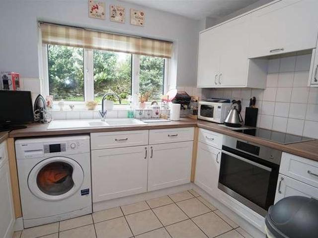 Flat for sale in Baildon, West Yorkshire