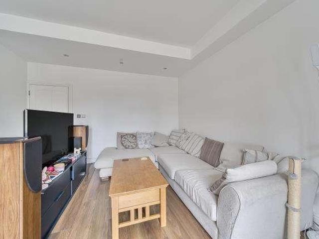 Flat for sale in West Finchley, Greater London