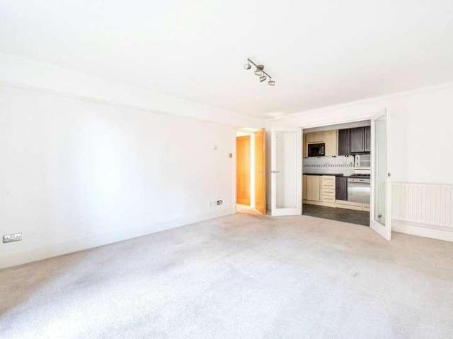 Flat for sale in London Borough of Richmond upon Thames, Greater London