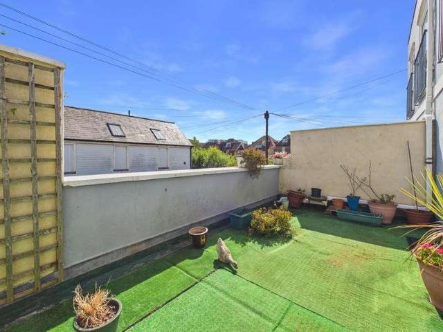 Flat for sale in West Worthing, Worthing