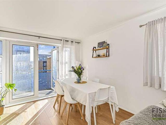 Flat for sale in Ratcliffe, Stepney