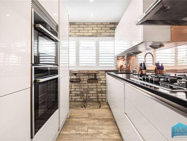Flat for sale in Southgate, Oakwood