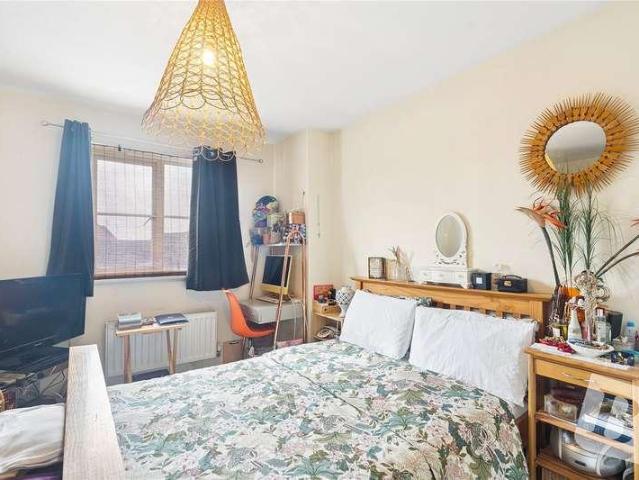 Flat for sale in Little Heath, Greater London