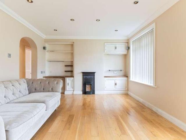 Flat for sale in Newport, Blaen-Y-Pant