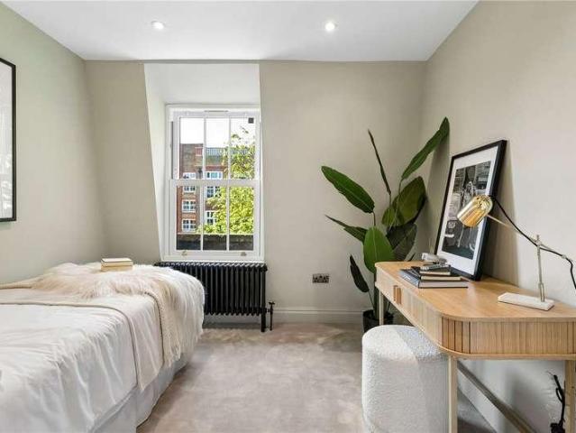 Flat for sale in Shacklewell, Greater London