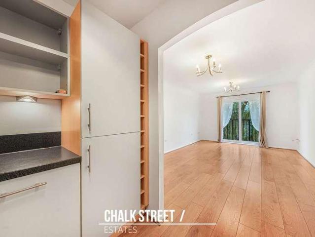 Flat for sale in Hornchurch, Greater London