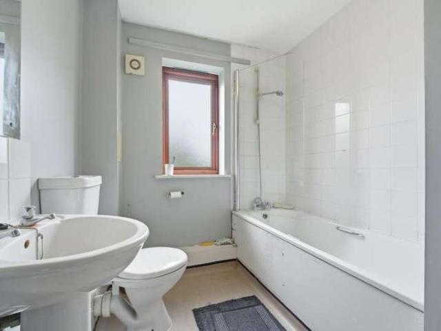Flat for sale in London Borough of Hounslow, Greater London