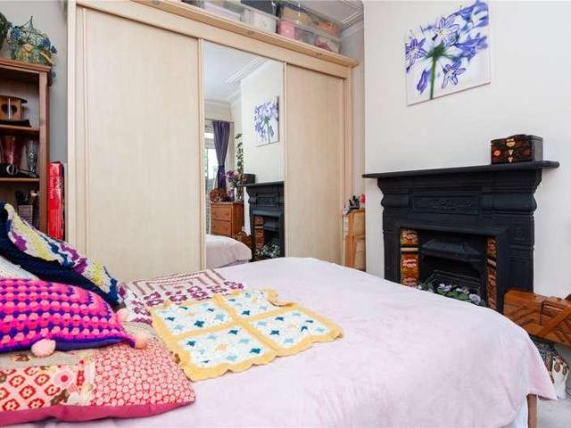 Flat for sale in New Malden, New Malden