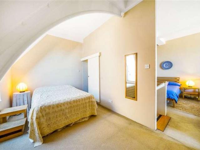 Flat for sale in Archway, Greater London