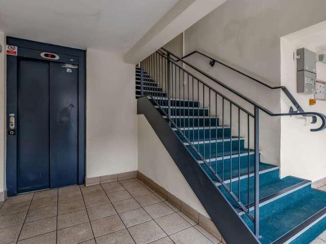 Flat for sale in Pollokshaws, Scotland