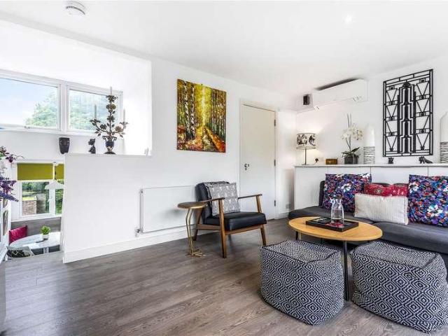 Flat for sale in Northwood, Northwood