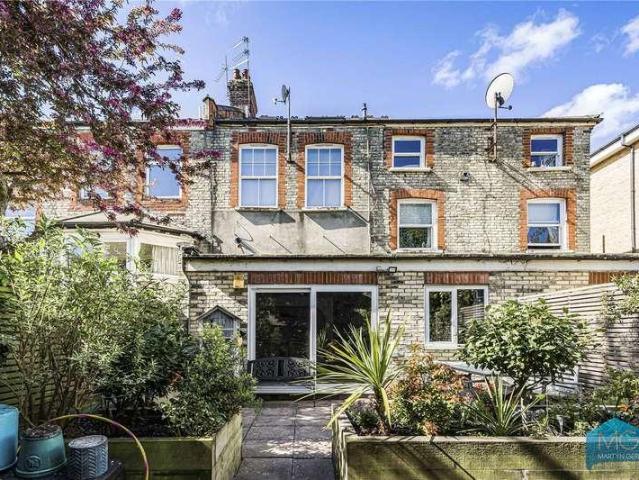 Flat for sale in Finchley, Greater London