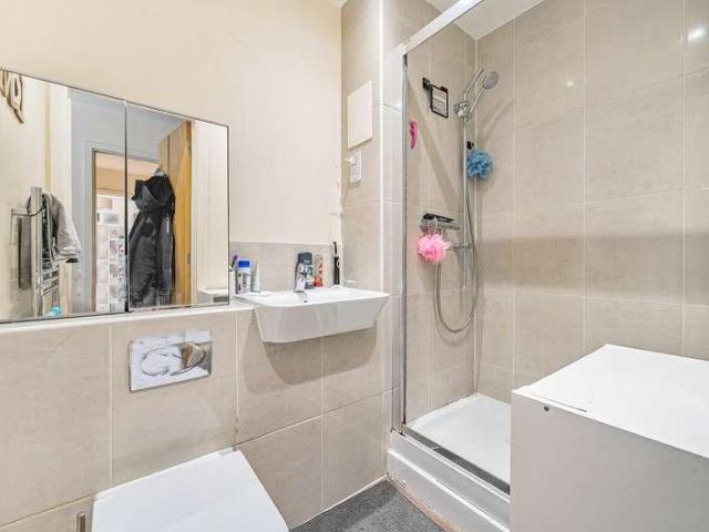 Flat for sale in Reading
