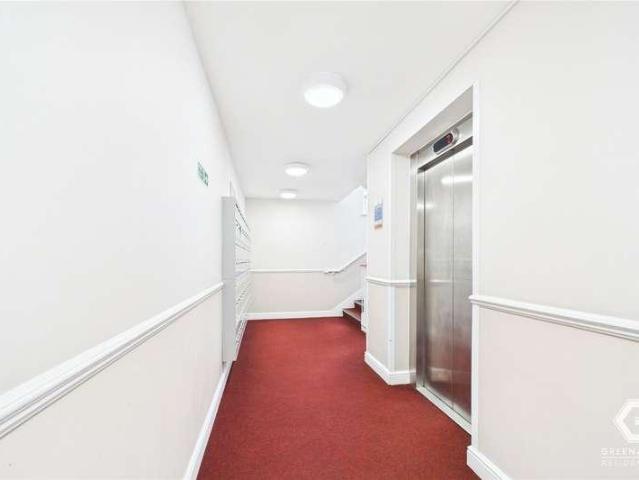 Flat for sale in Three Bridges, Glynde