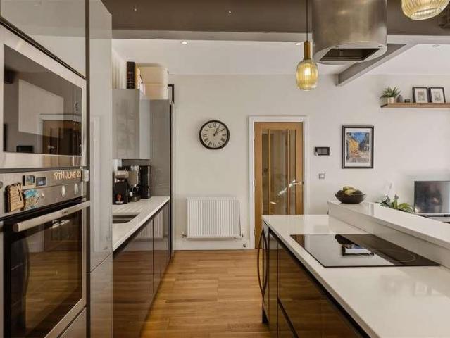 Flat for sale in Lucastes, Perryfields