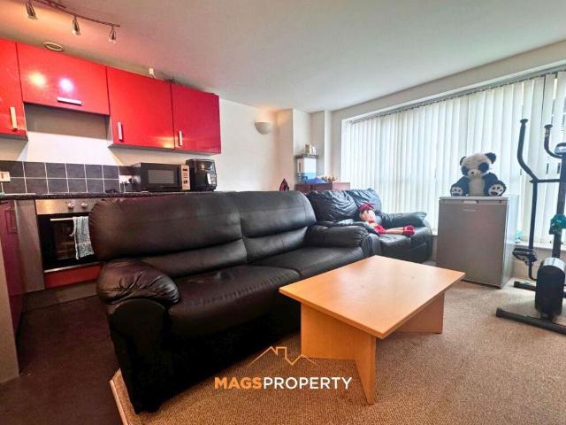 Flat for sale in Islington, Calderstones