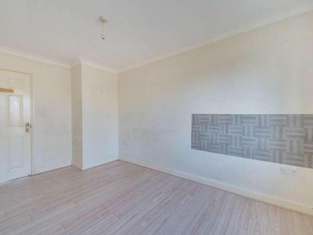 Flat for sale in Northwood, Greater London