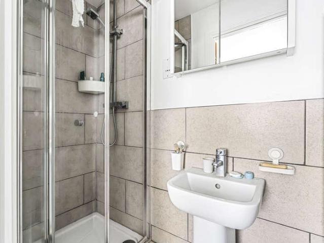 Flat for sale in Oakwood, Greater London