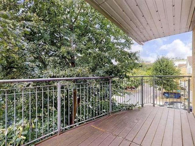 Flat for sale in Isleworth, Spring Grove