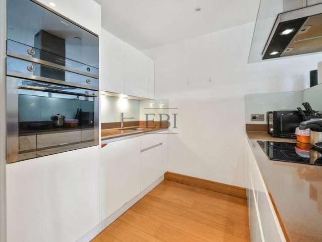 Flat for sale in E14, Cat Hill