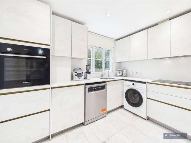 Flat for sale in Wealdstone, Greater London