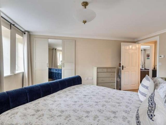 Flat for sale in Vastern, Wiltshire