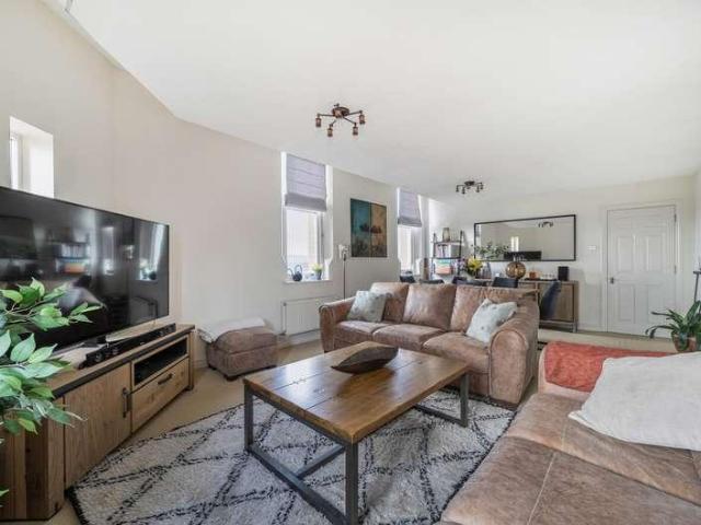 Flat for sale in Stoughton, Guildford