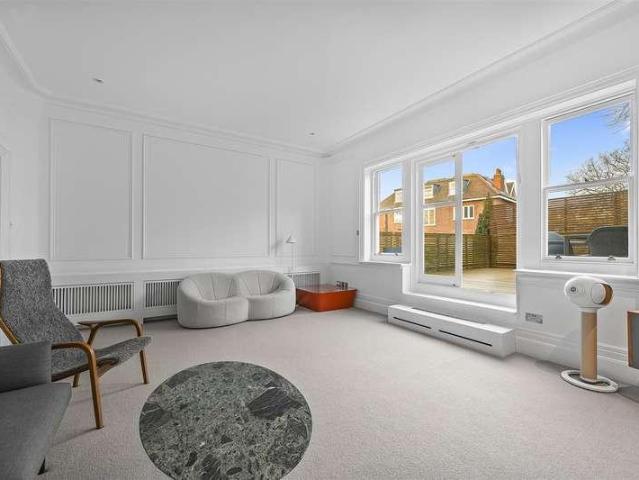 Flat for sale in West Hampstead, Greater London