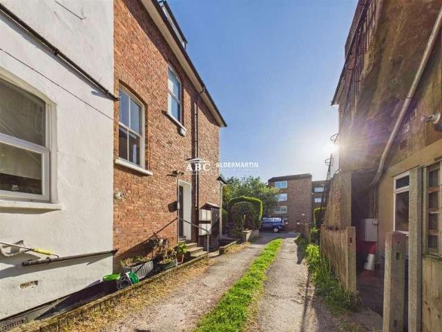 Flat for sale in Hendon, Greater London