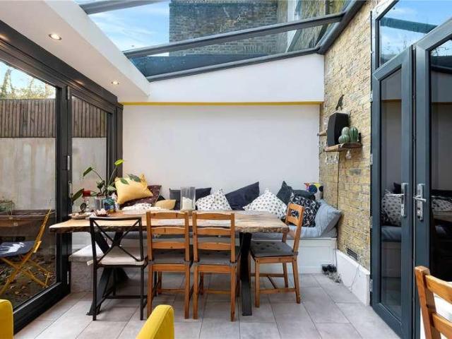 Flat for sale in Nunhead, Greater London